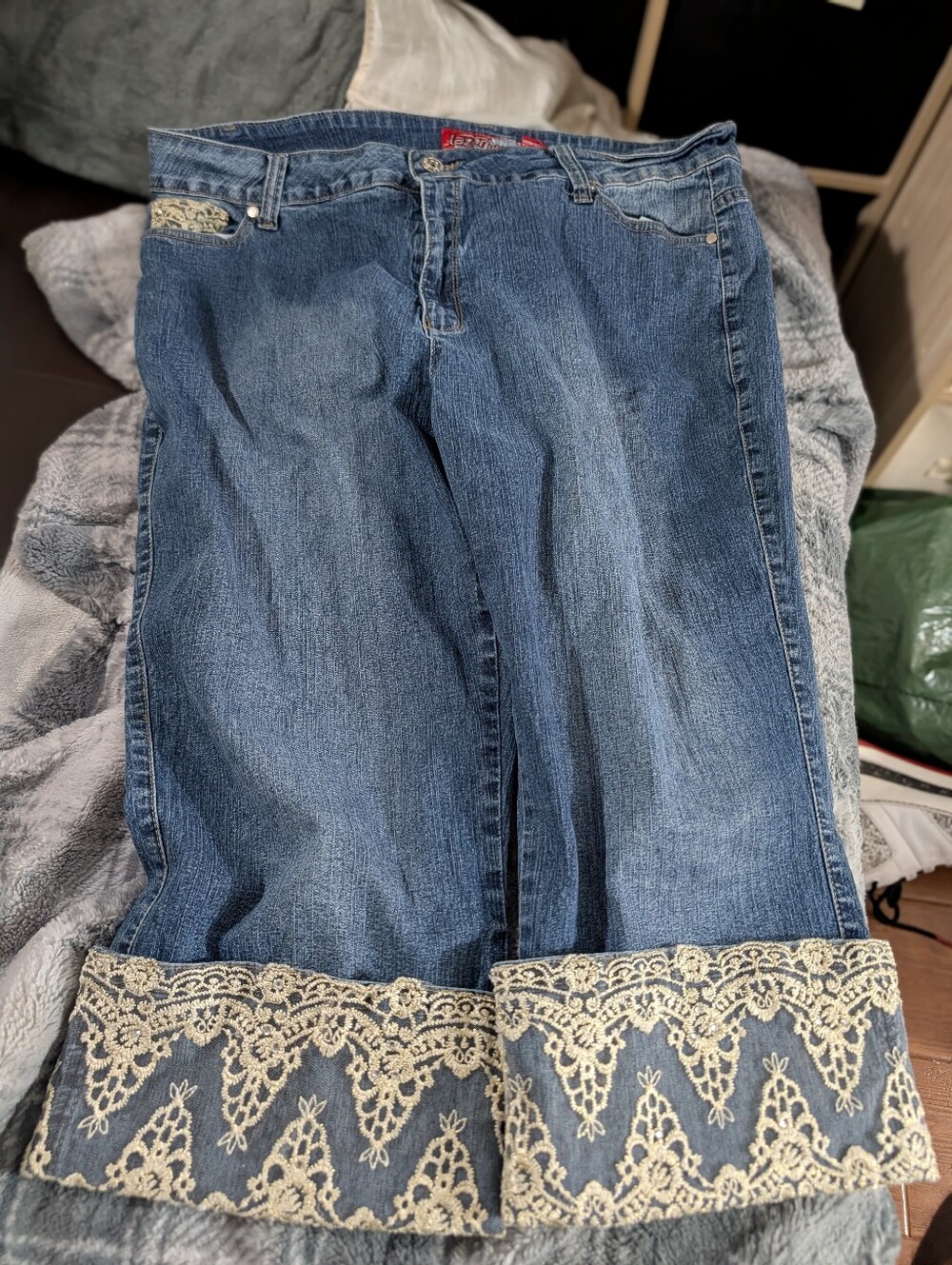 Vintage Y2K Lazer Jeans Crochet Lace Trim Capri Denim Pants Plus Size 24